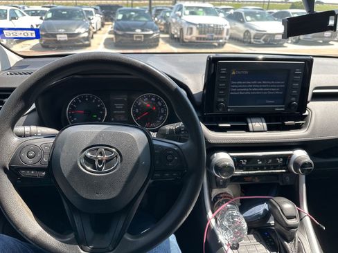 Used 2021 Toyota RAV4 XLE w/ Convenience Package FWD image 16