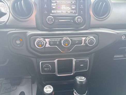 Used 2018 Jeep Wrangler Unlimited Sport AWD/4WD image 19