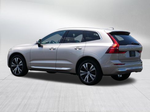 Used 2023 Volvo XC60 B5 Plus w/ Climate Package AWD/4WD image 4