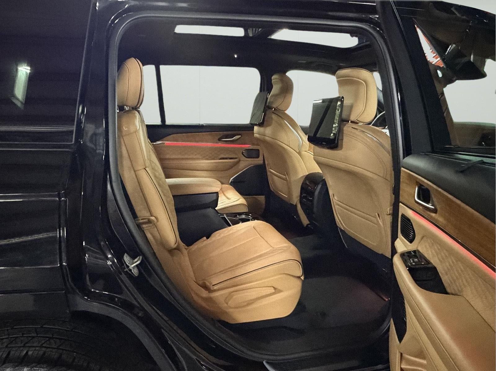 Used 2023 Jeep Grand Cherokee L Summit AWD/4WD image 17