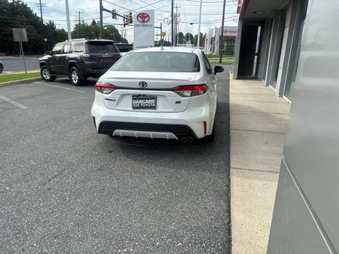 Used 2022 Toyota Corolla SE FWD image 3