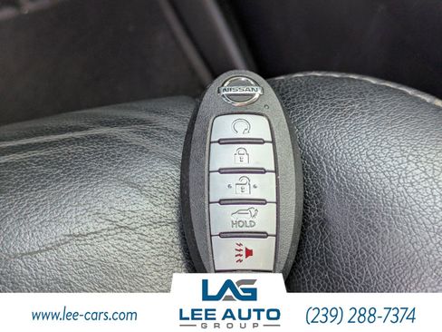 Used 2019 Nissan Pathfinder SL FWD image 31