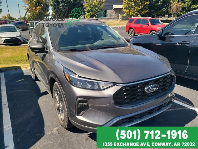 Used 2023 Ford Escape ST-Line w/ Tech Pack #1 FWD image 3
