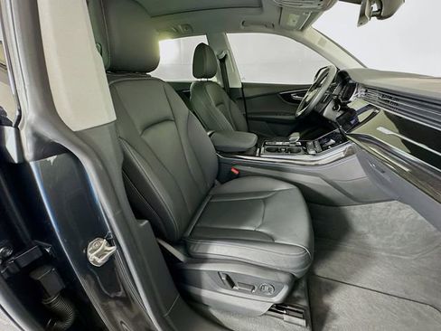 Used 2022 Audi Q8 Premium Plus w/ Premium Plus Package AWD/4WD image 29