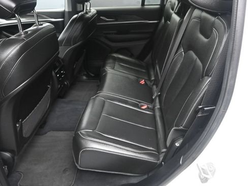 Used 2023 Jeep Grand Cherokee Limited w/ Black Appearance Package AWD/4WD image 27