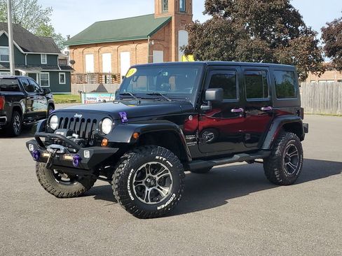Used 2013 Jeep Wrangler Unlimited Sahara w/ Connectivity Group AWD/4WD image 26