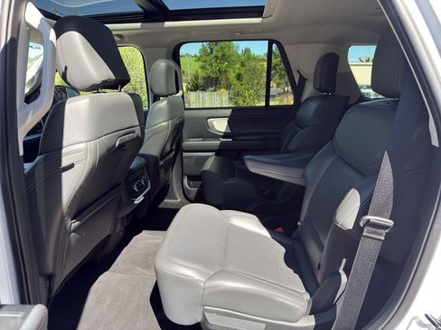 Used 2025 Ford Expedition Active AWD/4WD image 15