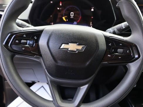 Certified 2025 Chevrolet Trax LT FWD image 32