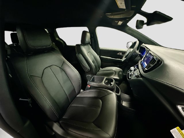 New 2026 Chrysler Pacifica Select AWD/4WD image 29