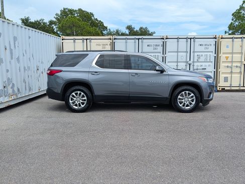 Used 2020 Chevrolet Traverse LT FWD image 3