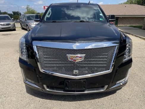 Used 2015 Cadillac Escalade Luxury AWD/4WD image 3