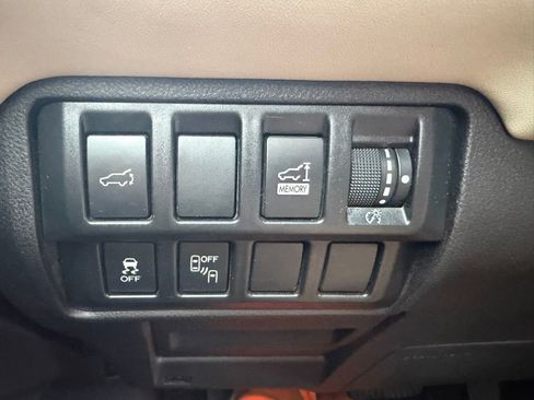 Used 2019 Subaru Ascent Limited w/ Popular Package #3 AWD/4WD image 17