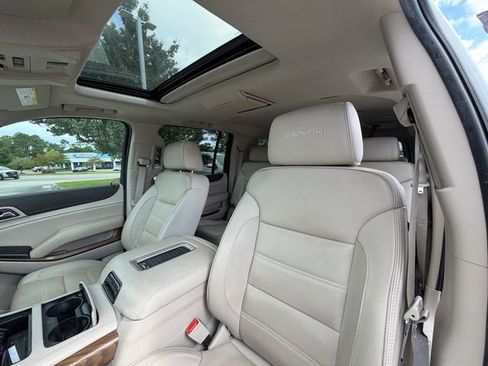 Used 2020 GMC Yukon XL Denali w/ Denali Premium Package AWD/4WD image 6