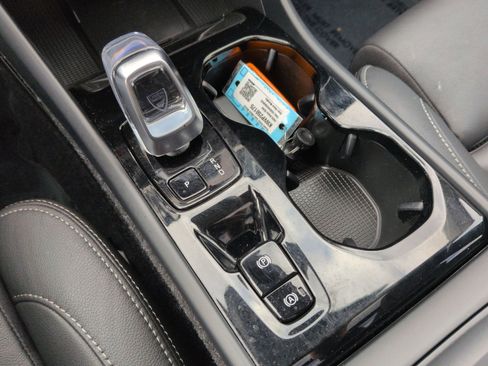 Certified 2025 Volvo XC40 B5 Plus image 22