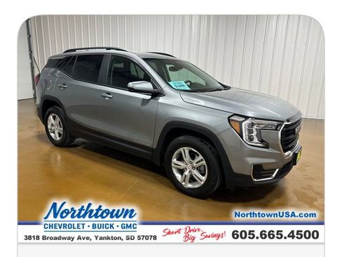 Used 2024 GMC Terrain SLE w/ Driver Convenience Package image 8