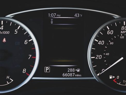 Used 2018 Nissan Sentra SV image 6