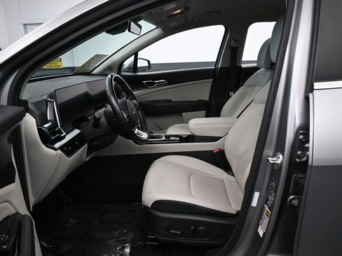 Used 2024 Kia Sportage EX FWD image 11