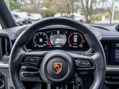 Used 2024 Porsche Cayenne S image 23