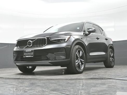 Used 2025 Volvo XC40 B5 Core AWD/4WD image 25