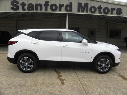 Used 2023 Chevrolet Blazer LT w/ Convenience Package FWD image 3