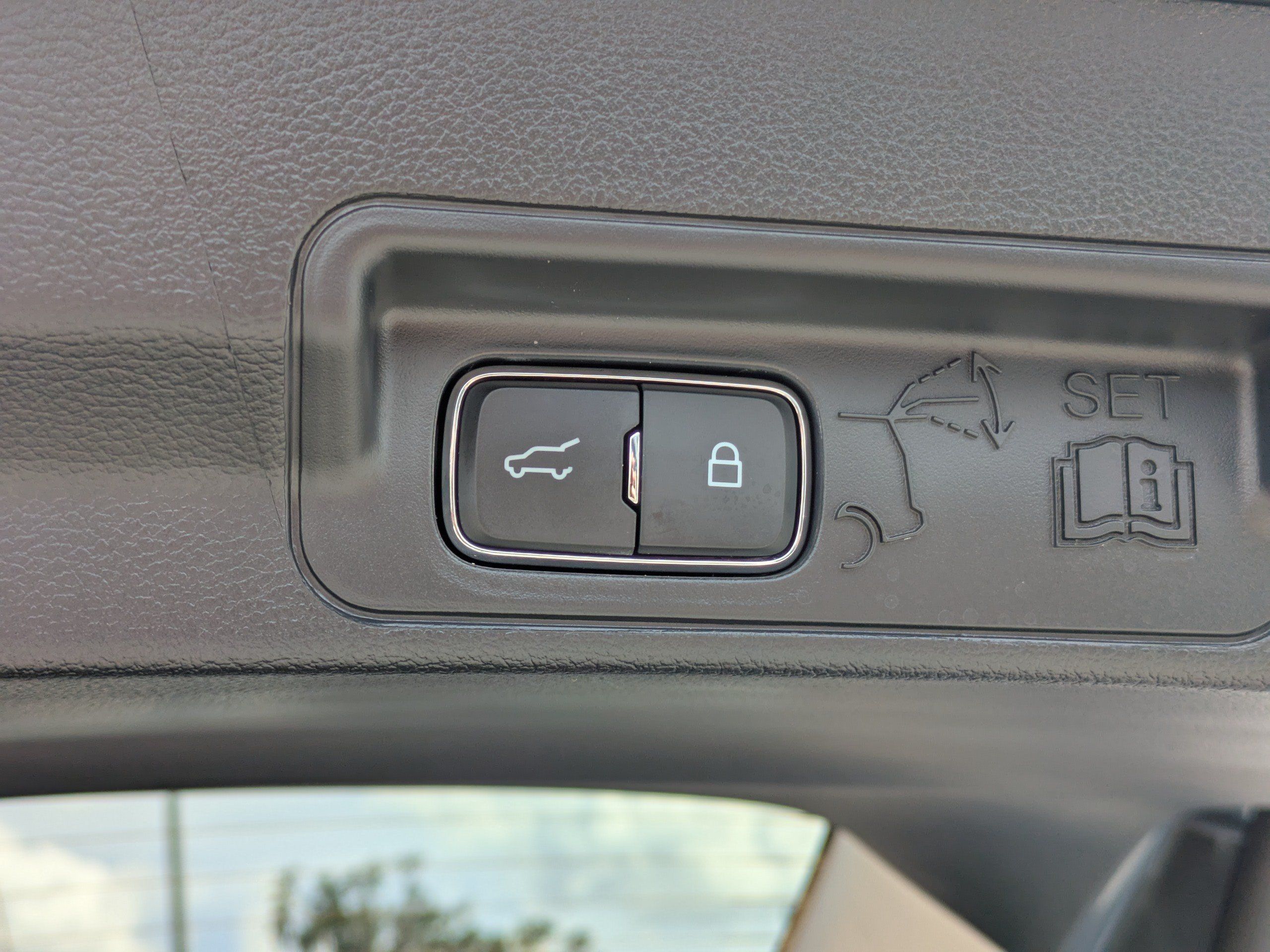 Used 2025 Ford Explorer Active RWD image 13