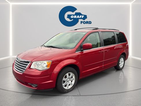 Used 2008 Chrysler Town & Country Touring w/ Family Value Group FWD image 2
