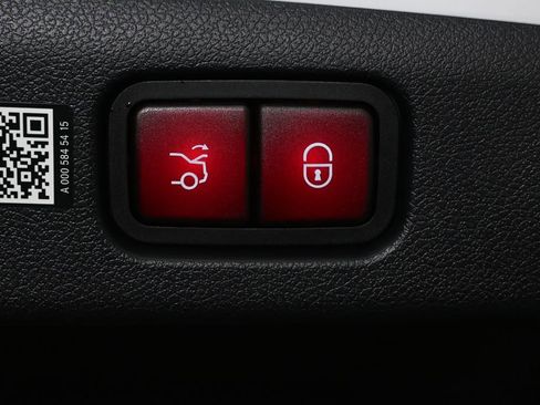 Used 2025 Mercedes-Benz E 350 Sedan image 29