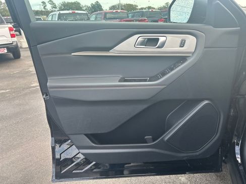 New 2025 Ford Explorer Active w/ Active Comfort Package image 23