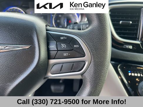 Used 2017 Chrysler Pacifica Touring image 29