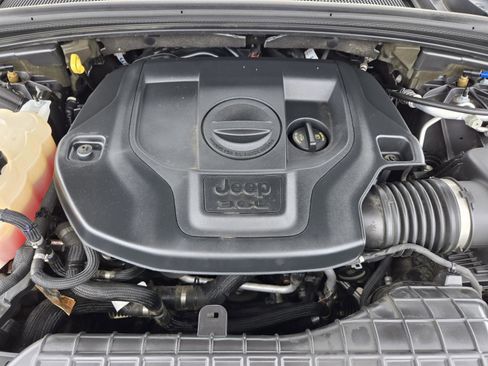 Used 2022 Jeep Grand Cherokee Overland AWD/4WD image 13