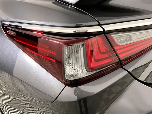 Used 2025 Lexus ES 300h w/ Premium Package image 27