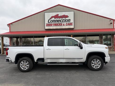 Used 2024 Chevrolet Silverado 2500 High Country w/ Technology Package image 3