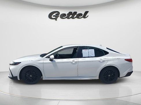Used 2025 Toyota Camry SE w/ Convenience Package FWD image 8