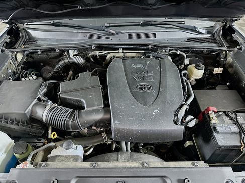 Used 2022 Toyota Tacoma Limited RWD image 33