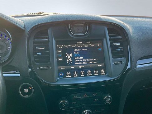 Used 2019 Chrysler 300 S image 7