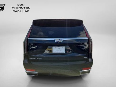 Used 2021 Cadillac Escalade ESV Premium Luxury w/ Driver Assist Tech Package AWD/4WD image 4