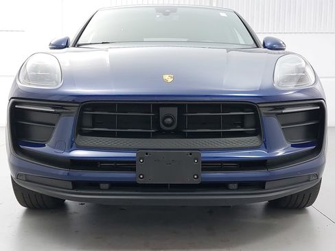 Certified 2023 Porsche Macan Turbo image 10