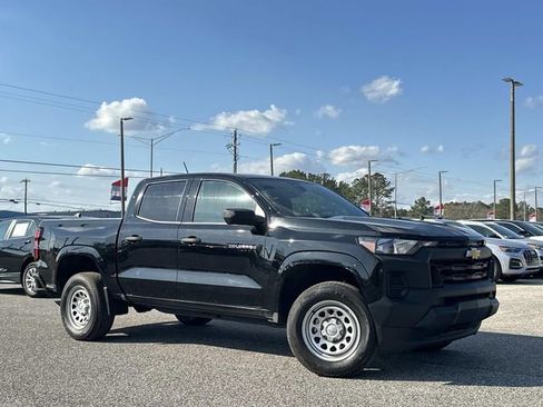 Used 2024 Chevrolet Colorado W/T RWD image 5