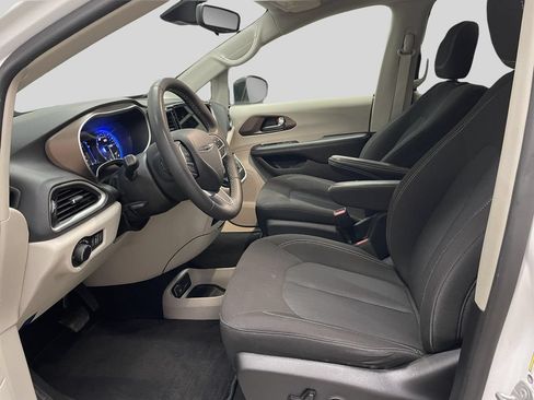 Used 2023 Chrysler Voyager LX FWD image 19
