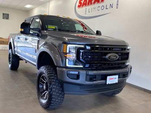 Used 2022 Ford F250 Lariat w/ Black Appearance Package image 2