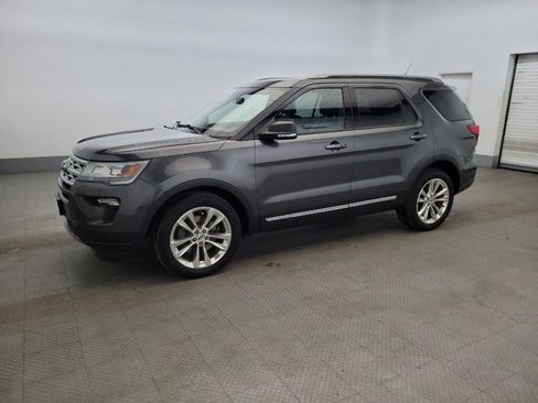 Used 2019 Ford Explorer XLT w/ Equipment Group 202A AWD/4WD image 2