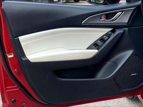 Used 2018 MAZDA MAZDA3 Grand Touring w/ Premium Equipment Package FWD image 22