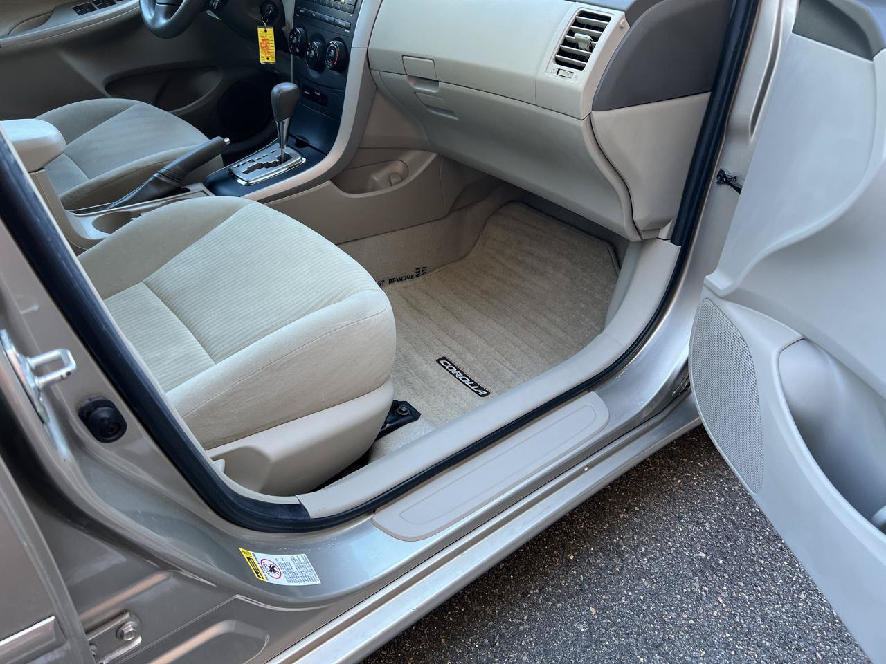 Used 2010 Toyota Corolla LE FWD image 17