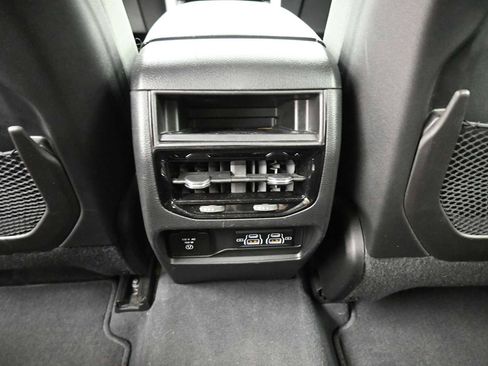 Used 2023 Jeep Grand Cherokee Laredo w/ Luxury Tech Group I AWD/4WD image 11