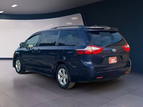 Used 2018 Toyota Sienna LE FWD image 3