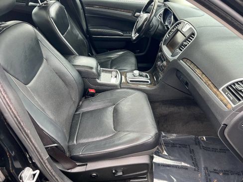 Used 2015 Chrysler 300 C image 25