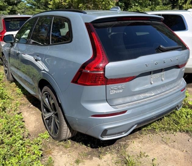 Used 2024 Volvo XC60 B5 Ultimate w/ Protection Package Premier AWD/4WD image 4
