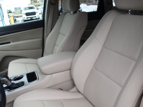 Certified 2022 Jeep Grand Cherokee Laredo E image 10