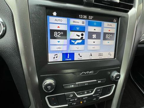 Used 2019 Ford Fusion SE image 20