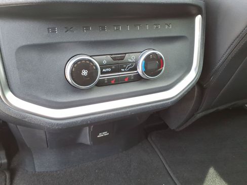 Used 2025 Ford Expedition Platinum AWD/4WD image 11